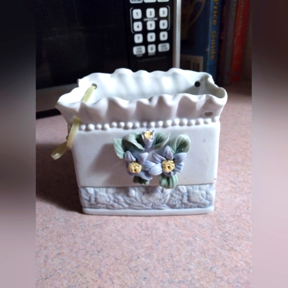 Hermitage Pottery daisy porcelain gift bag